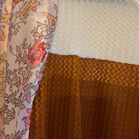 NWOT 2 top bundle XL - Picture 5 of 6